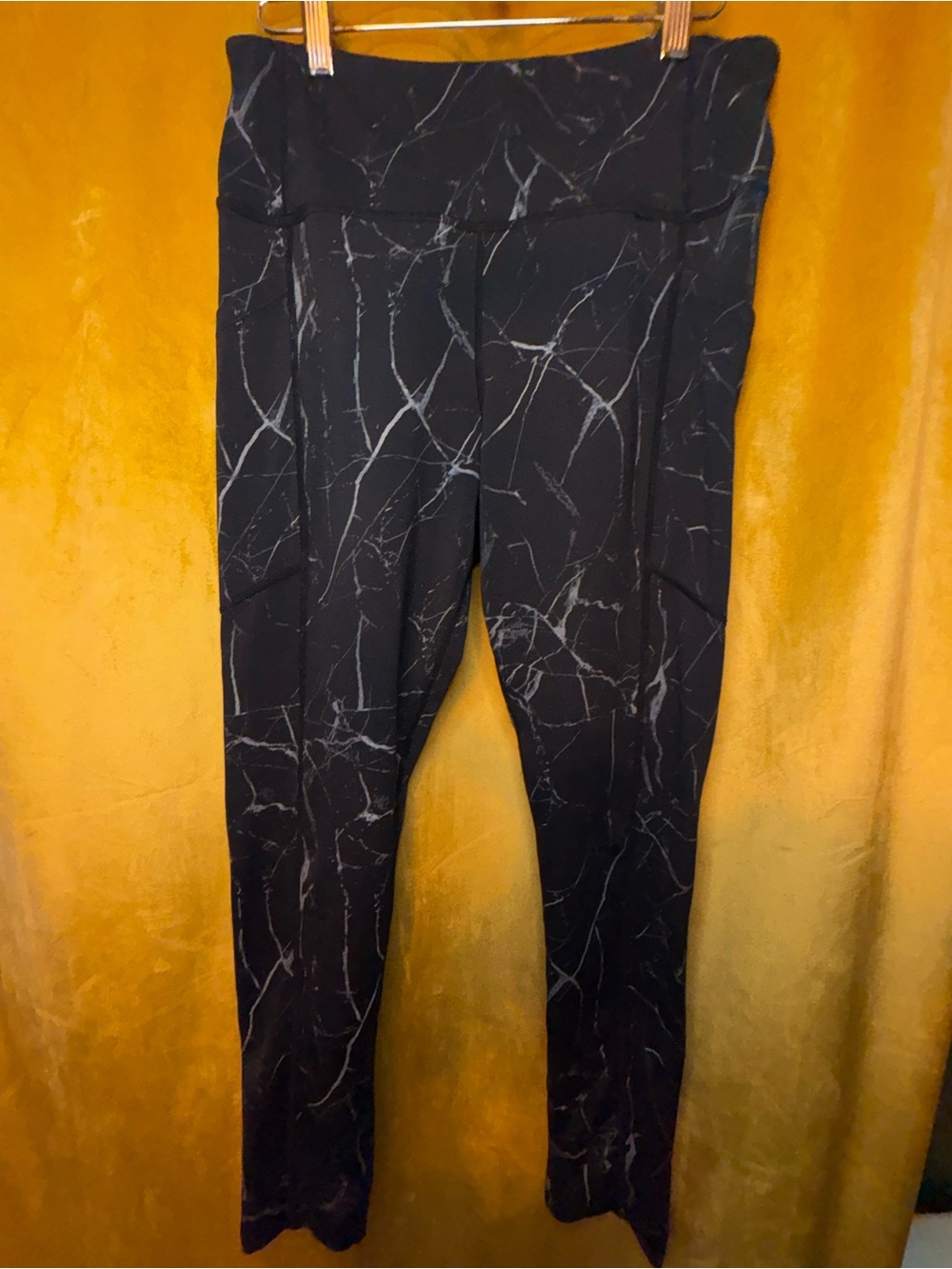 KIAVA Black Marble-Detail Leggings